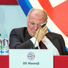 Uli Hoeneß bricht bei der Jahreshauptversammlung in Tränen aus