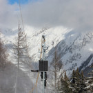 Montage der Schneemessstation auf der Ganatschalpe mit dem Hubschrauber