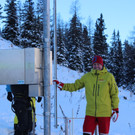 Christine Schönberger und Christian Rachoy (beide ÖBB) bei der Inbetriebnahme der Schneemessstation