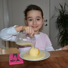 11 Zum Servieren __bergie__e den Bratapfel mit Vanillesauce.JPG