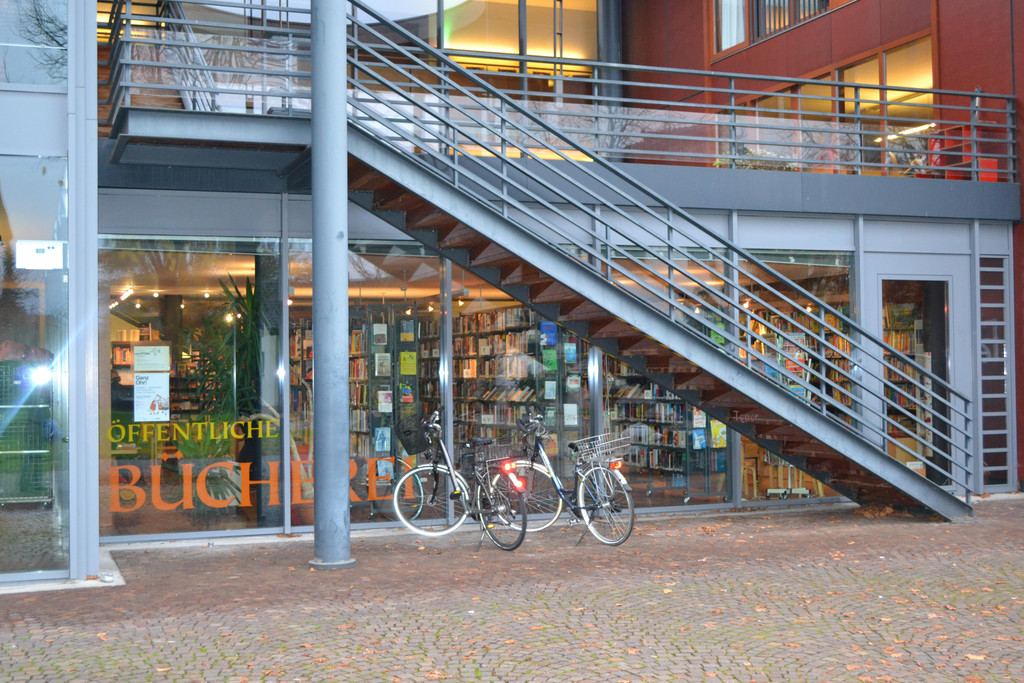 01 __ffentliche Gemeindeb__cherei Gisingen.JPG