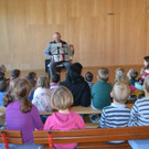 11 Gem__tliches Singen und Musizieren mit Ziehharmonikaspieler Edi Walser.JPG