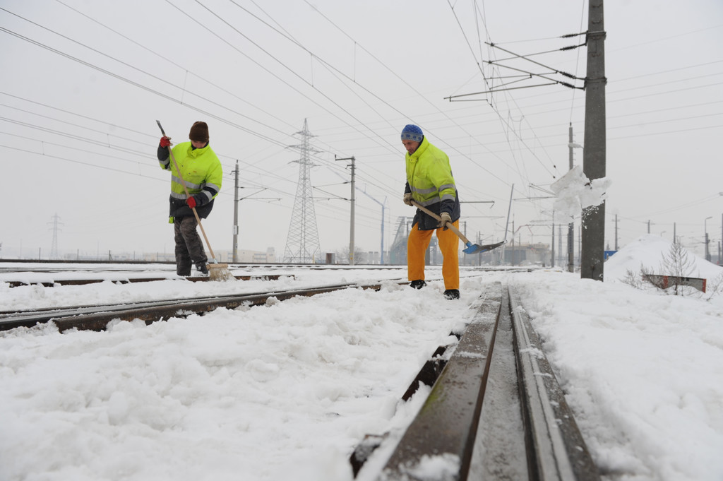 BB Winterdienst Schneeschaufeln - c Zenger.jpg