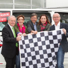 Boxenstopp_2013_Initiatoren_Bus_Flagge.jpg