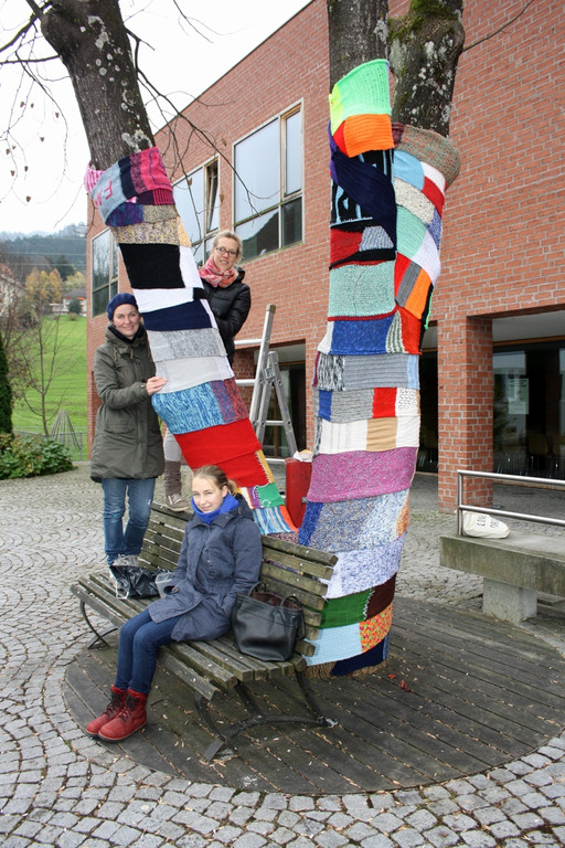 Friedensschal um die B__ume 2013 _1_.jpg