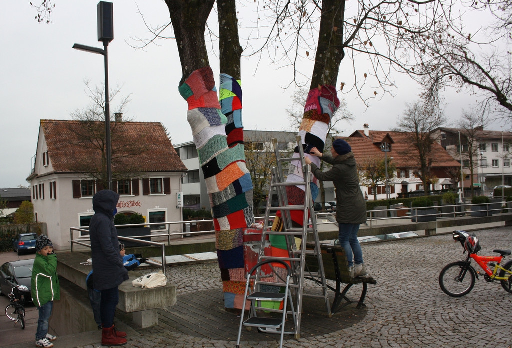 Friedensschal um die B__ume 2013 _3_.jpg