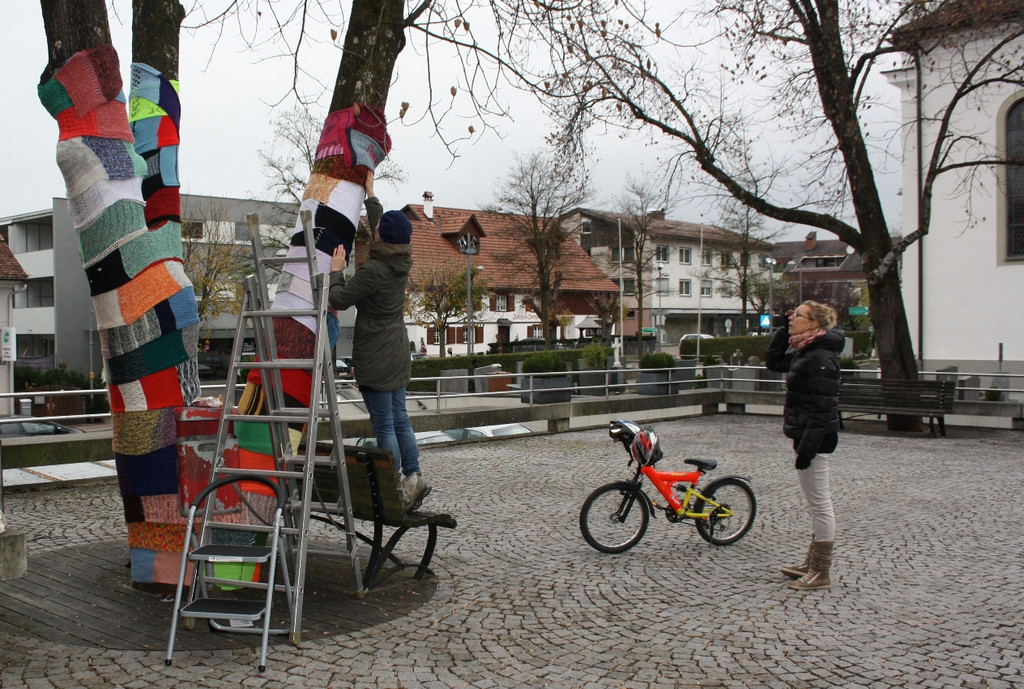 Friedensschal um die B__ume 2013 _4_.jpg