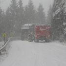 Winterliche Fahrverhältnisse im Höllental fordern LKW Lenker
