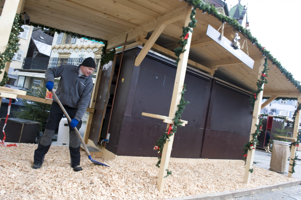 Aufbau Christkindlemarkt 06.jpg