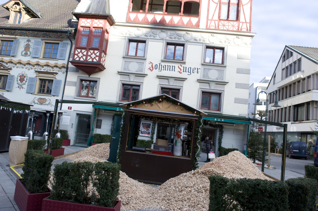 Aufbau Christkindlemarkt 08.jpg