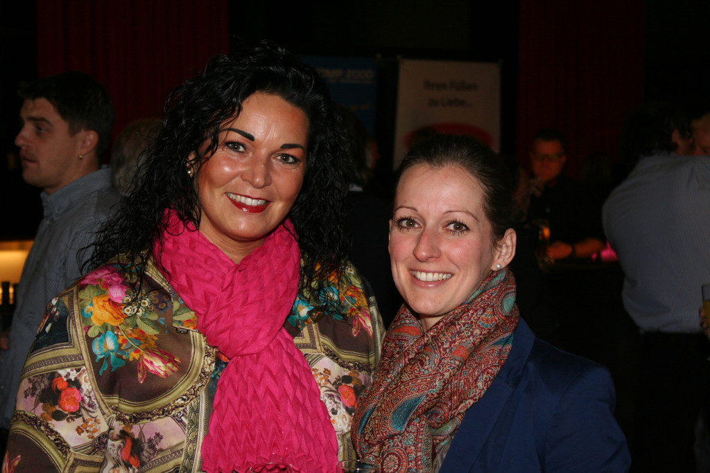 Ruth und Stefanie beanspruchten ihre Lachmuskeln.JPG