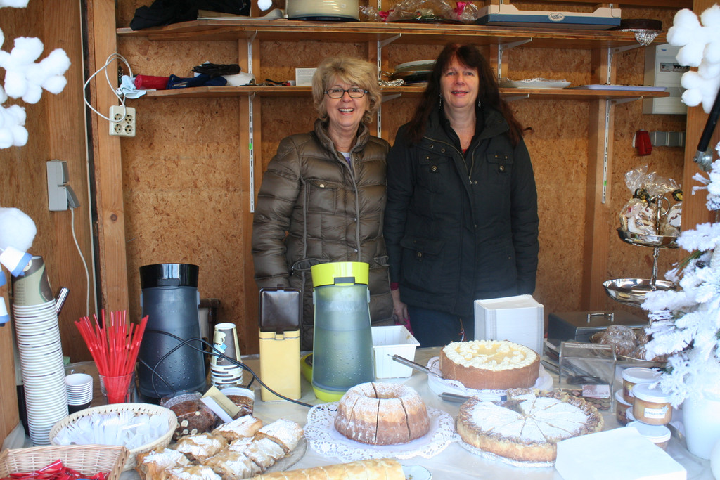 Christl und Jeaninne helfen Tieren.JPG