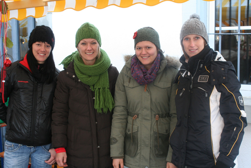 Conny_ Yvonne_ Kathrin und Bianca an ihrem Stand Unsere kleine Farm.JPG