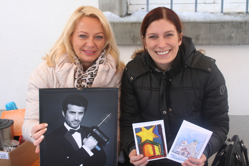 Sonja und Lucia unterst__tzen mit ihrer ehrenamtlichen T__tigkeit die Krebshilfe.JPG