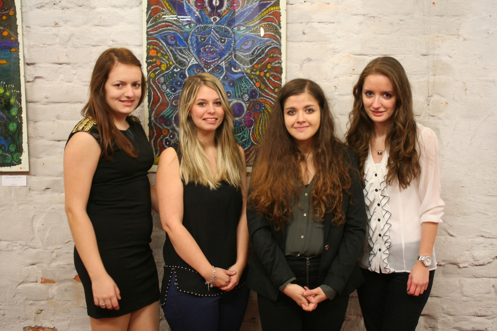 Magdalena Gregotsch_ Julia Schedler_ Yeliz Akkaya und Nermina Veladzic.JPG
