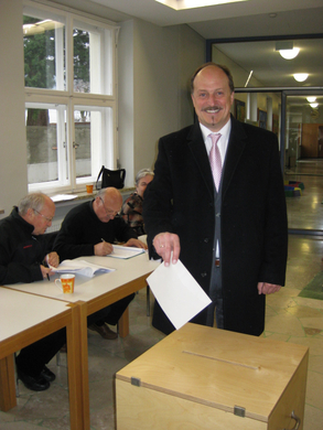 Bilder Wahllokal Volksschule 017.jpg
