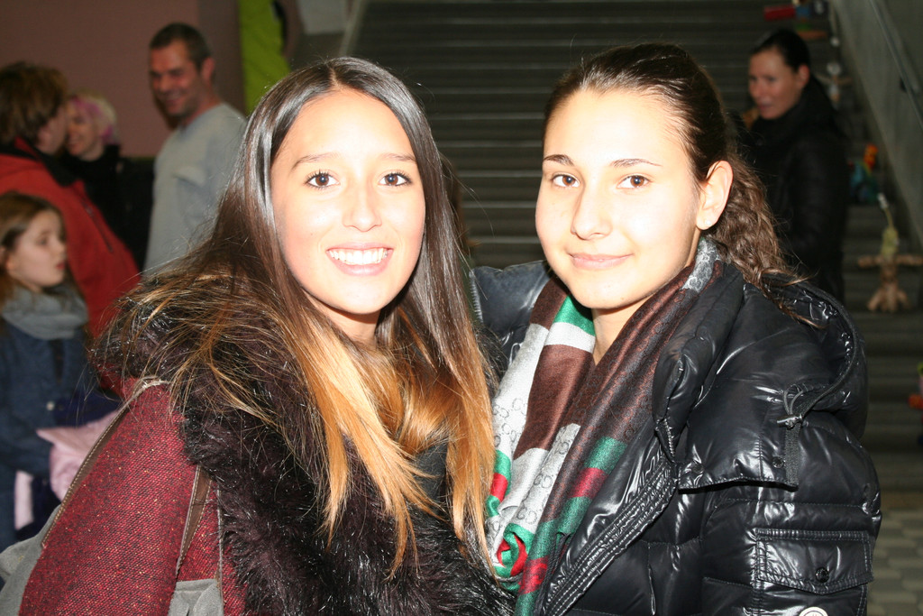 Ehemalige Sch__lerinnen Sofia und Adriana.JPG