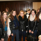 Ehemalige Sch__lerinnen streiften ihr Heimweh ab.JPG