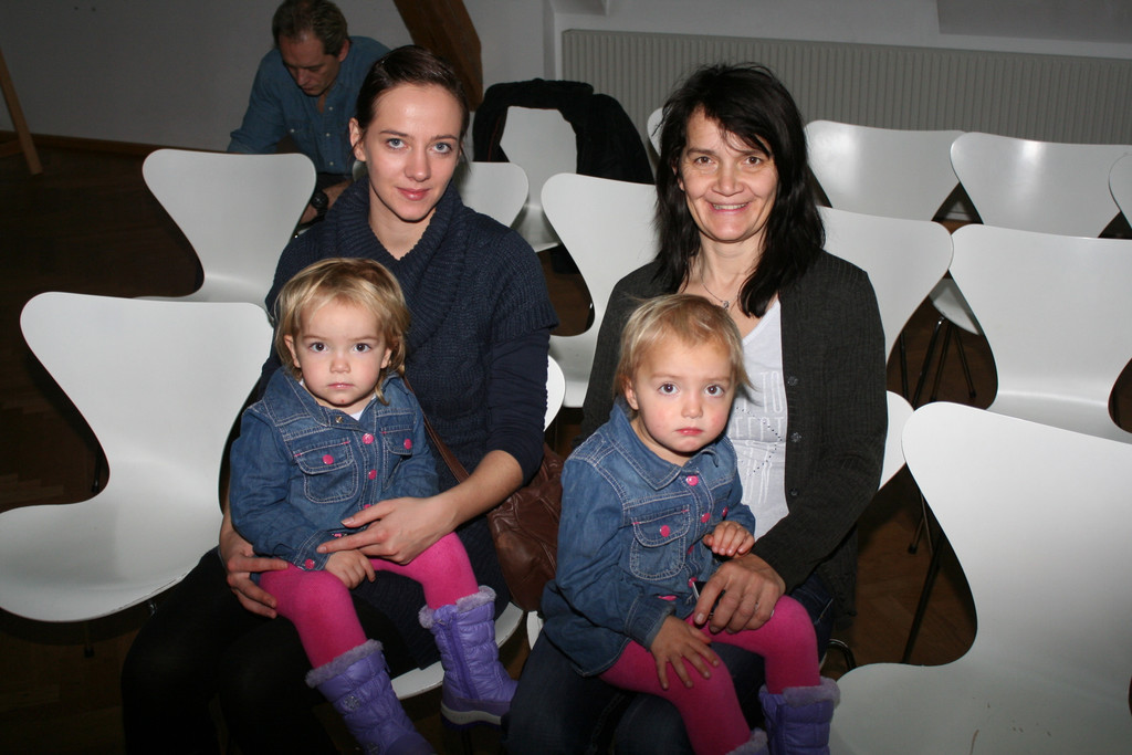 Gro__ und Klein zeigte sich vom vielseitigen Angebot an der VMS Bregenz-Stadt interessiert.JPG