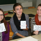 Lehrerin Sonja Battisti bastelte mit PH-Studentinnen Manuela und Sabine und Besuchern.JPG