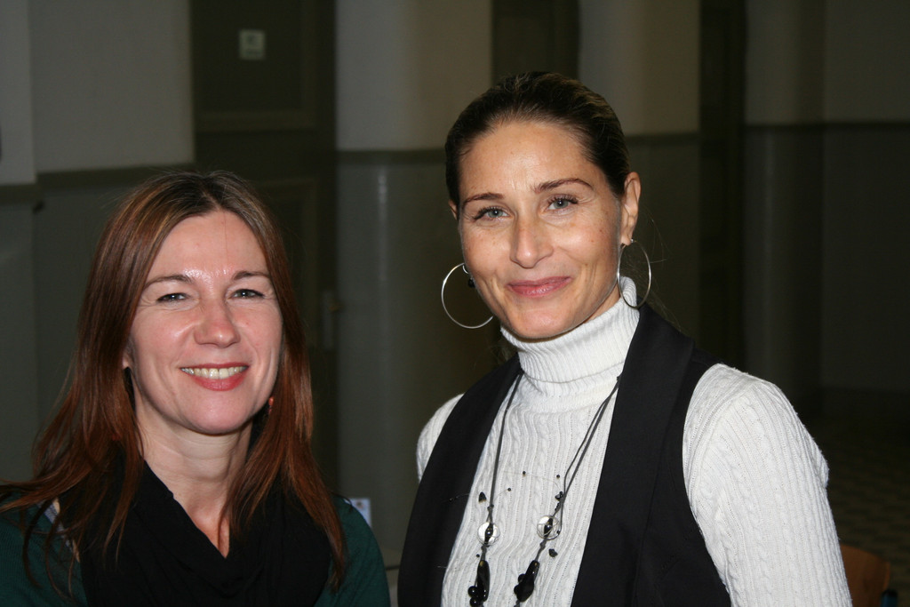 Lehrerinnen Nathalie Simon und Angelika Renn freuten sich __ber viele positive Gespr__che.JPG