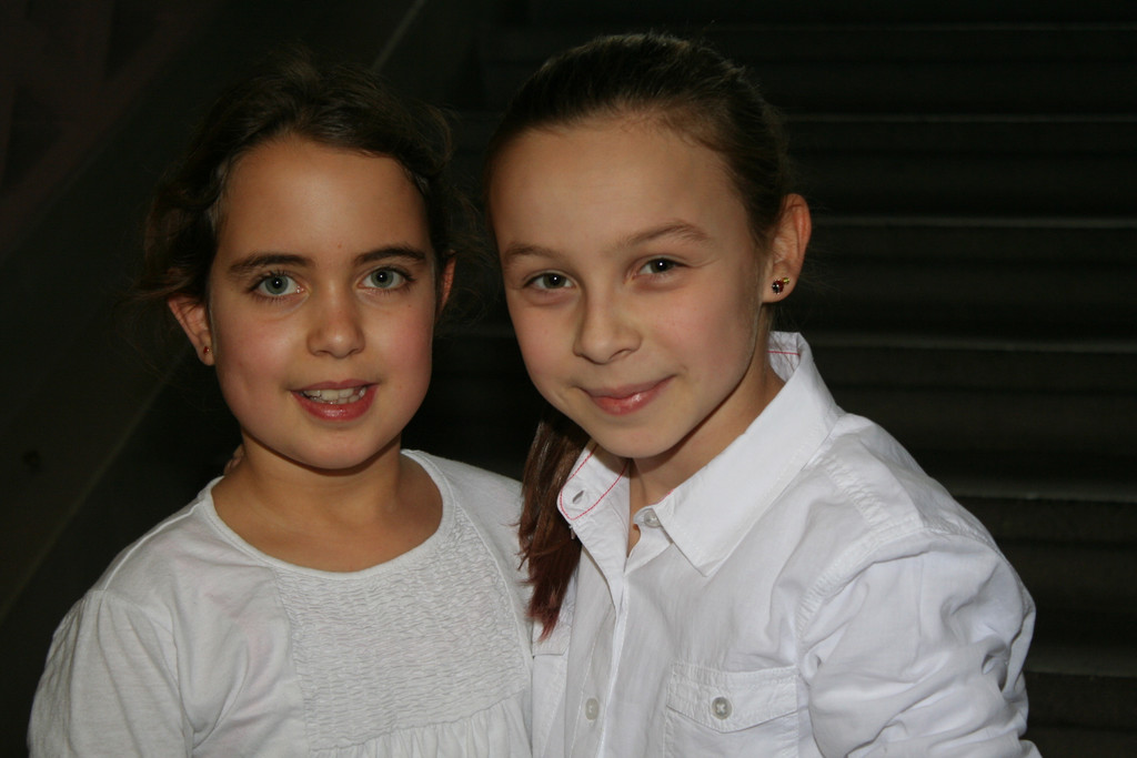 Musiksch__lerinnen Lea und Anna aus der 1a.JPG