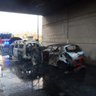 Verkehrsunfall bei der A4 in Wien- Simmering: Zwei Pkws in Vollbrand