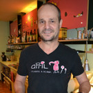 12 Barista Ingo Vonbr__l mit seinen Kaffee-Kunstwerken.JPG