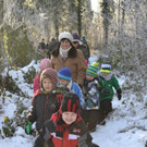 15 Die Kinder machten sich im Wald auf die Suche nach Tieren.JPG