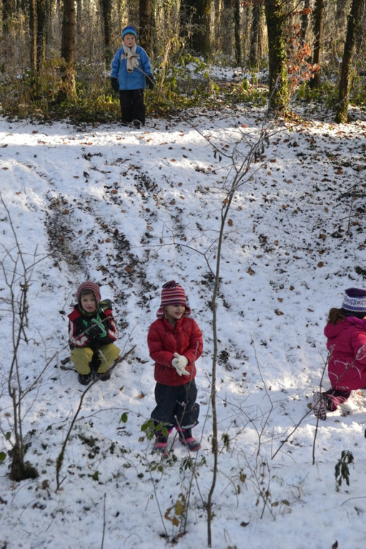 28 Die Kinder hatten Spa__ beim Schneerutschen.JPG