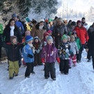 32 Ganz __berraschend trafen die Kindergartenkinder den Nikolaus mit seinem Knecht Ruprecht imWald.JPG