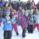 33 Ganz __berraschend trafen die Kindergartenkinder den Nikolaus mit seinem Knecht Ruprecht imWald.JPG
