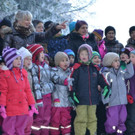 40 Die Kinder begr____ten erfreut den Nikolaus.JPG
