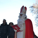 42 Der Nikolaus las die Legende aus seinem Buch.JPG
