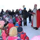 44 Die Kinder h__rten den Erz__hlungen des Nikolaus aufmerksam zu.JPG