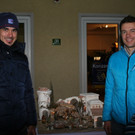 Marc Schachner und Andreas Ruepp pr__sentierten stolz ihre Krippe.JPG