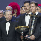 WM-Trophäe an Vettel übergeben
