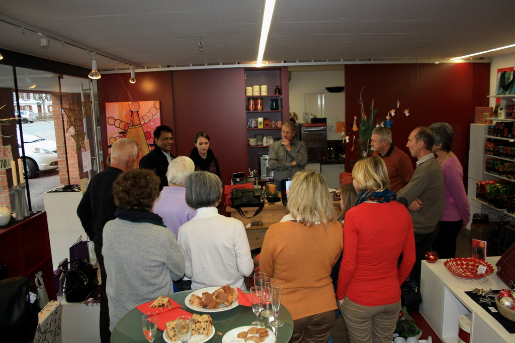 Weltladen Besuch Pater Raja in Locha 2013 _6_.jpg