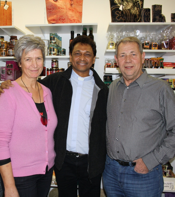 Weltladen Besuch Pater Raja in Locha 2013 _29_.jpg