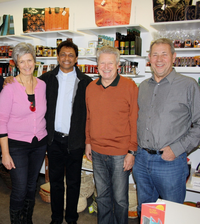 Weltladen Besuch Pater Raja in Locha 2013 _28_.jpg