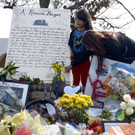 Gedenkfeier für toten Hollywood-Star Paul Walker an der Unfallstelle in Valencia, California