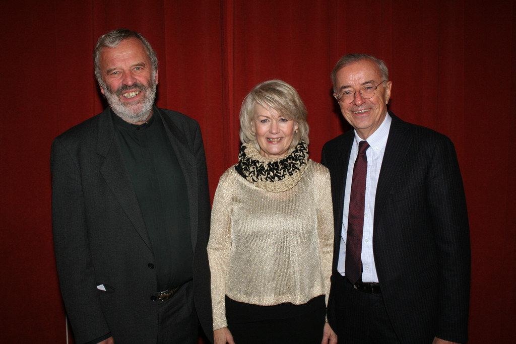 3_Pater Georg Sporschill mit Ilga und Herbert Sausgruber.JPG