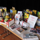 ein Tisch voll toller Preise.jpg