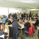 Rund 300 G__ste kamen zum Suppenessen ins Institut St_ Josef und gaben gro__z__gige Spenden.JPG