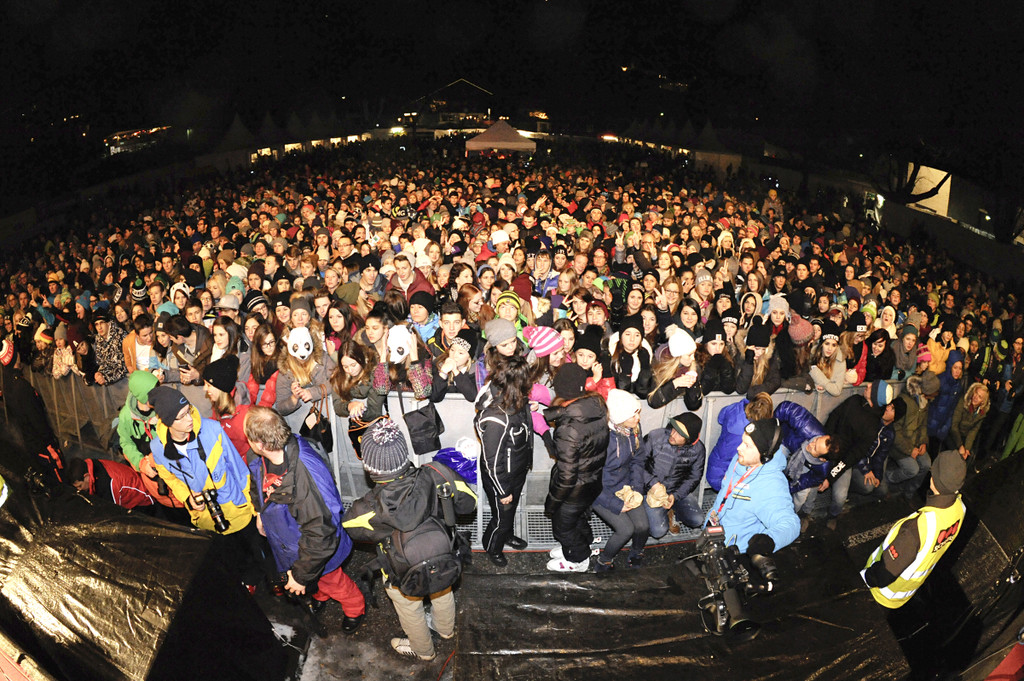 CRO brachte die Stimmung von über 5.000 Partygästen zum brodeln. 