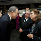 Ban ki-moon links_ raul castro mitte EPA.jpg