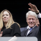 bill Clinton mit tochter chelsea clinton EPA.jpg