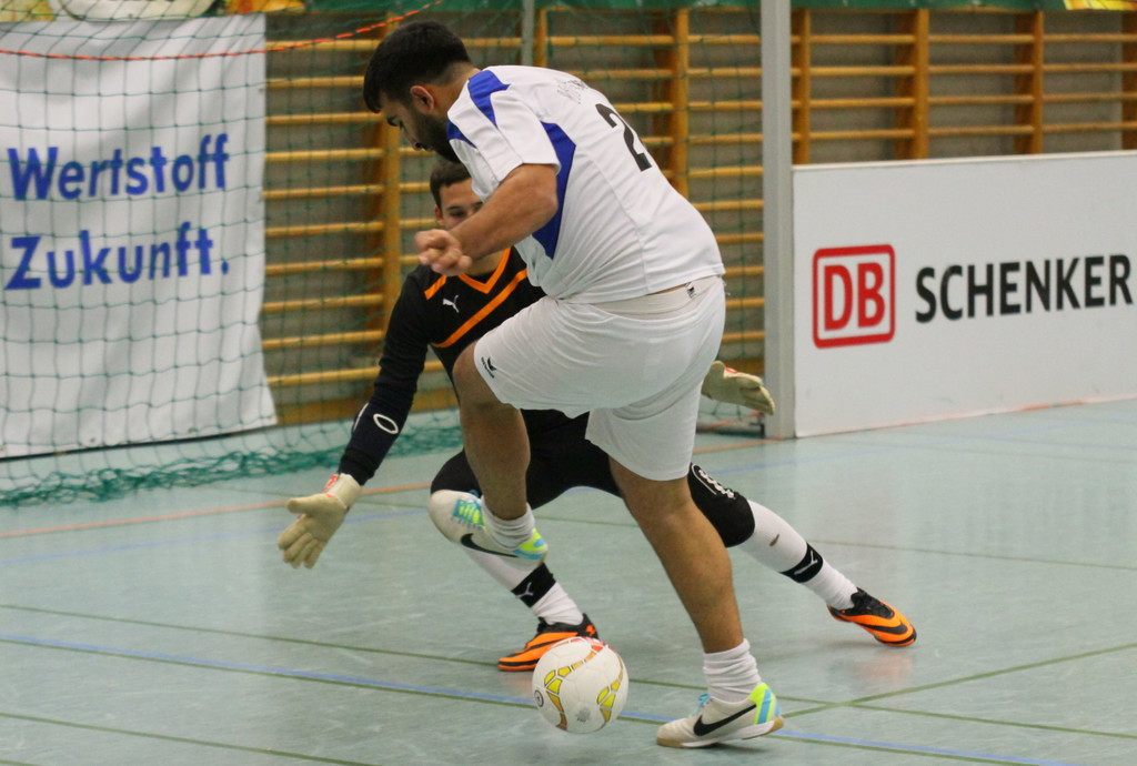 hohenems spieler cihat kilic gegen tormann schwarzach.jpg