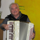 Dieter Gruber am Akkordeon.jpg