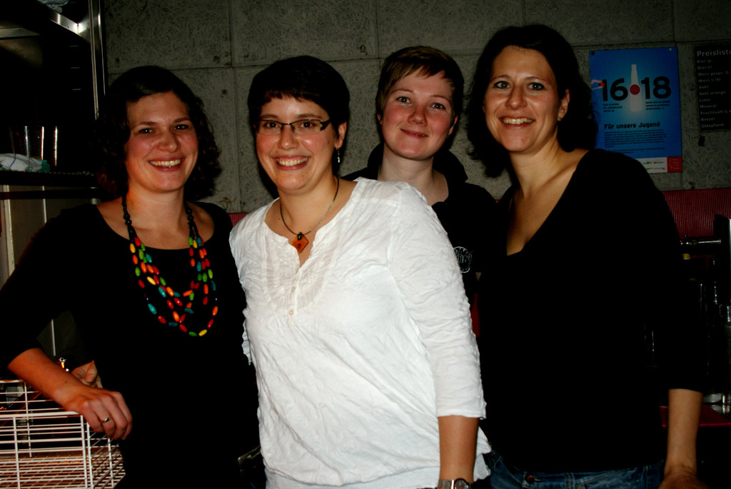 63 v_li_ Katharina_ Eva-Marie_ Marion_ Theresia_ die Kino Crew.JPG